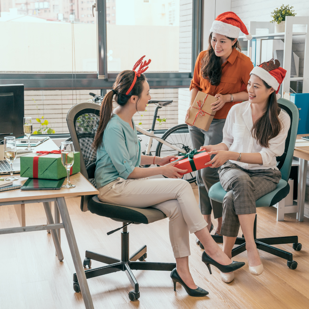 Best Gift Ideas for Remote Employees this Holiday Season Cooleaf